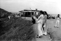 Touristes vietnamiens au Cap Saint-Jacques en 1956