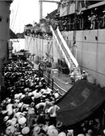 Réfugiés vietnamiens sur USS Montague Haïphong 1954