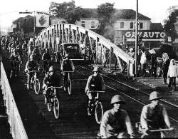 Les japonais entrant dans Saïgon en Juillet 1941