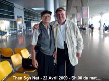 Làn et Henri à l'aéroport de Saïgon