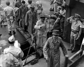 Le Général Leclerc sur le navire USS Missouri 1945