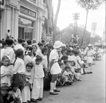Défilé militaire Saïgon juillet 1950