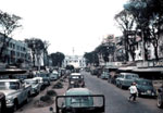Boulevard Charner au fond l'Hôtel de Ville de Saïgon