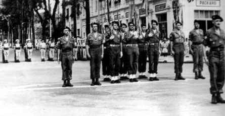 Défilé des parachutistes et des légionnaires le 27 avril 1947 à Saïgon