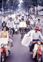 Manifestation en cyclomoteurs Saïgon 1967