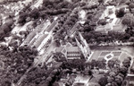 Vue aérienne sur la Cathédrale de  Saïgon en 1953