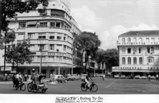 Velosolex et Cyclo-Pousse Saigon