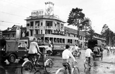 Tram-Way et Cyclo-Pousse Saigon