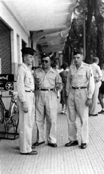 Gendarmes dans la rue Catinat Saïgon Août 1951