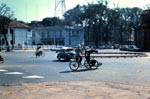 Taxi Renault et Cyclo-pousse Saïgon